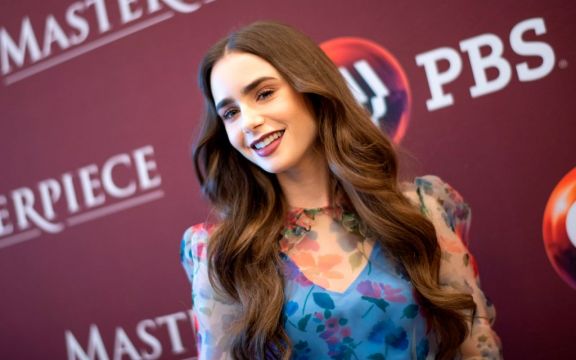 Lily Collins Says Sandra Bullock And Julia Roberts Acted As ‘Mentors’ To Her