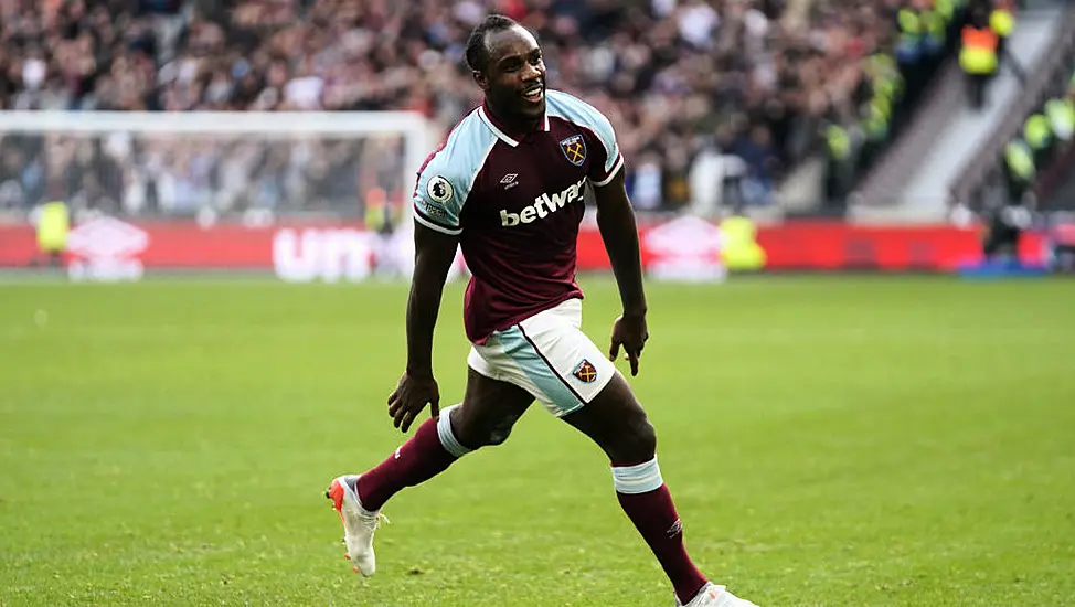 Michail Antonio Signs New West Ham Contract Until 2024