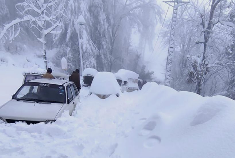 22 Die Amid Plunging Temperatures In Cars Stuck In Heavy Snow In Pakistan Resort