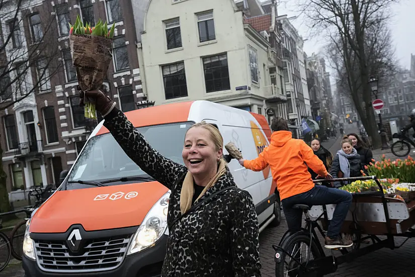 Tulips For Amsterdam: Growers Hand Out Free Flowers