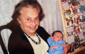Holocaust Survivor (98) Becomes A Great-Grandmother For The 35Th Time