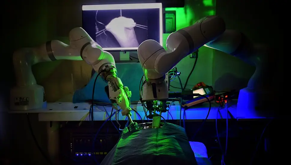 Robot Performs Keyhole Surgery On Pig Without Human Help For First Time