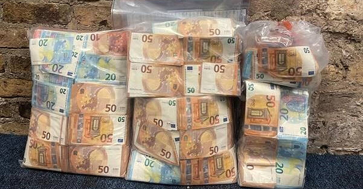 Two arrested following seizure of €374,000 in cash by Gardaí in Co Dublin