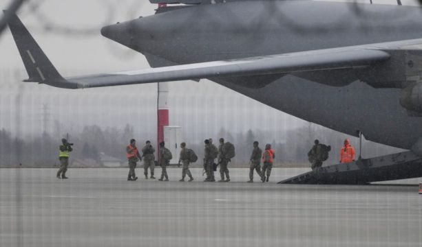Elite Us Troops Land In Poland Near Border With Ukraine