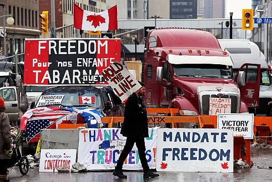 Us-Canada Border Crossing Blocked By Truckers Fighting Covid Restrictions