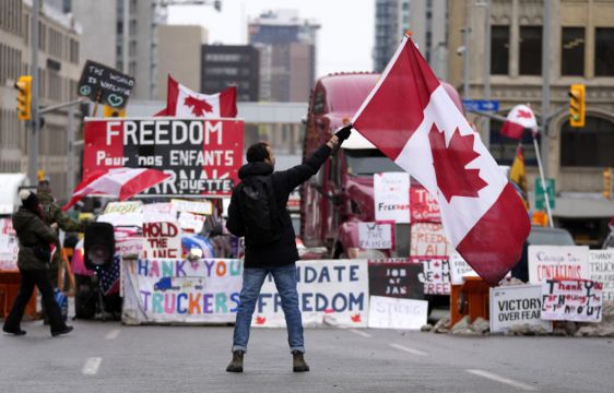 Police Move In On Protesters At Key Us-Canada Border Crossing