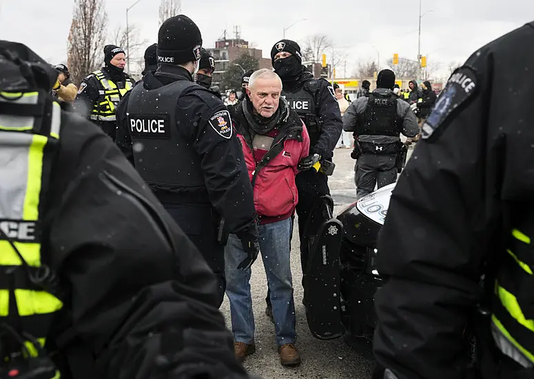 Police Arrest Remaining Protesters At Us-Canada Bridge