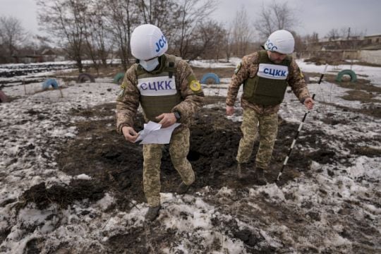 Ukrainian Rebels Evacuate Civilians To Russia Amid Crisis