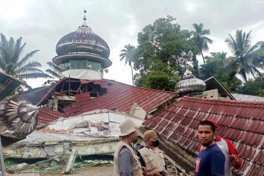 Seven Dead After 6.2 Magnitude Earthquake Off Indonesian Coast