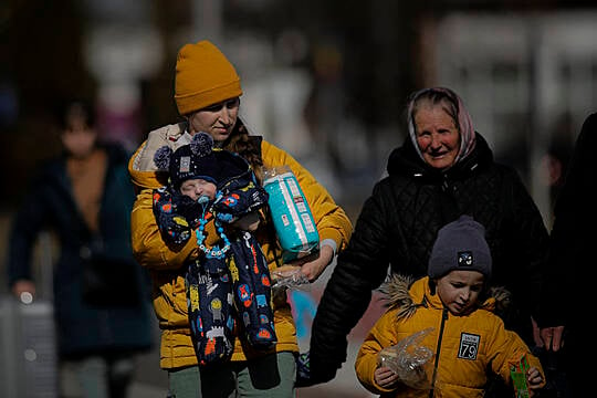 Desperate Ukrainians Fleeing Across Western Borders