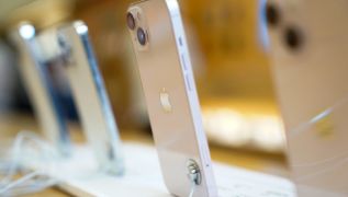 Apple Expected To Launch New Low-Cost 5G Iphone