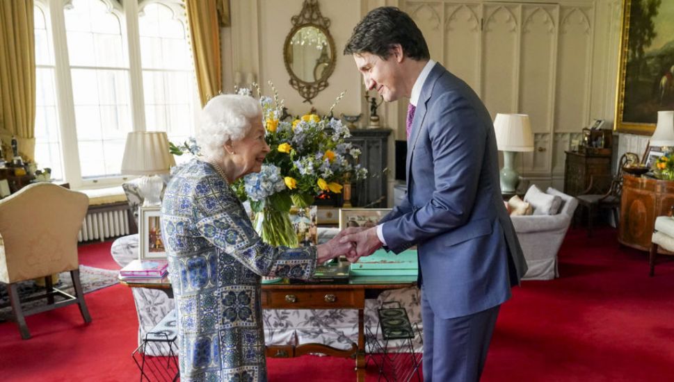 Queen Elizabeth Meets Canadian Pm For First In-Person Audience Since Catching Covid