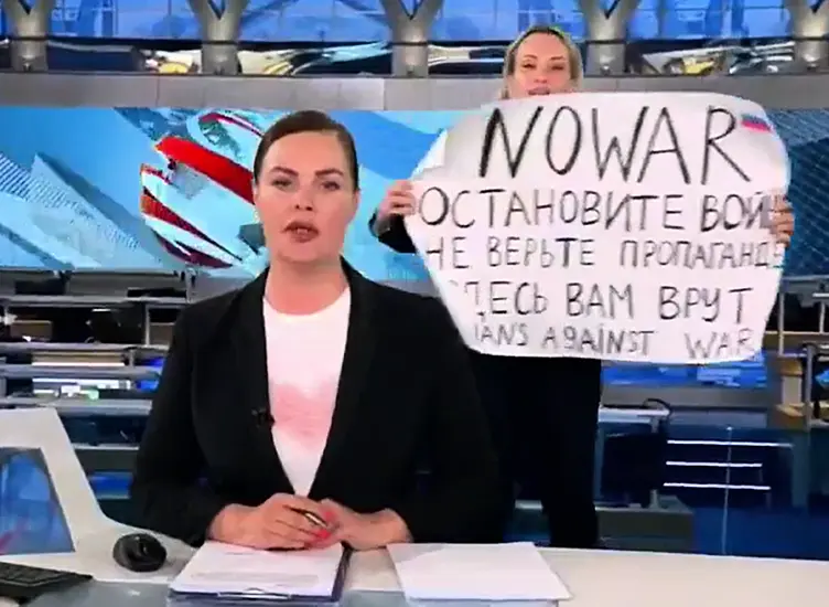 Russian State Tv Employee Fined For Anti-War Protest On Live News Show