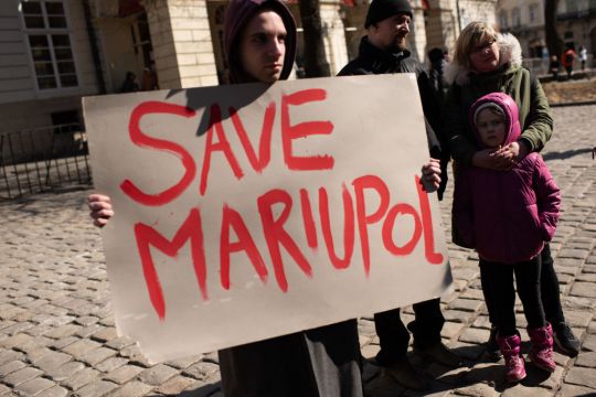 Mariupol, Under Heavy Bombardment, Buries Its Dead By Roadside