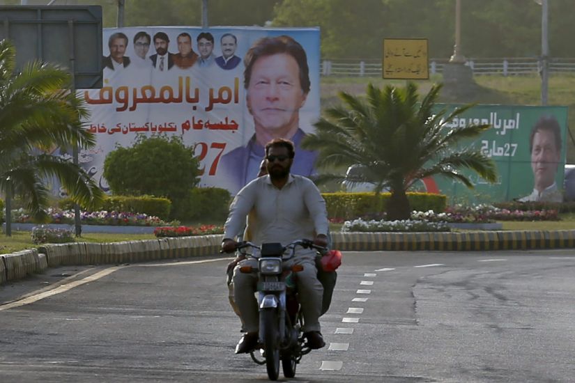 Pakistani Lawmakers Launch No-Confidence Motion Against Imran Khan