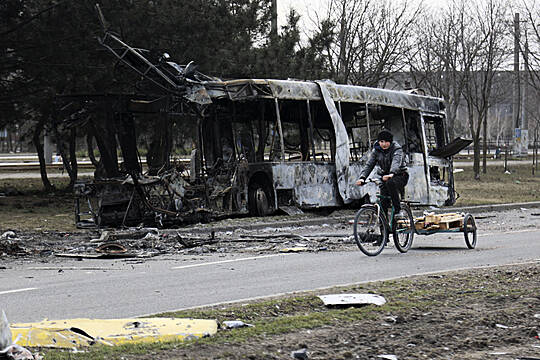 Concerns On Mariupol Relief Effort As Russia Accuses Ukraine Of Oil Depot Strike