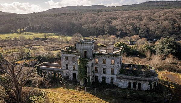 Roscommon Herald — Ultimate 'fixer-upper' manor to transform into five-star hotel after selling for €300,000 - Vimarsana News