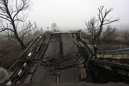 Zelensky: Retreating Russians Leave Mines Behind