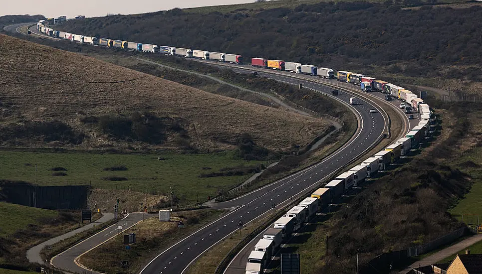 Uk Truck Drivers Report 40Km Queue To Dover Due To Glitch In Post-Brexit Customs System