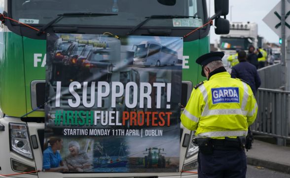 Fuel Protest Ends As Hauliers Leave Dublin