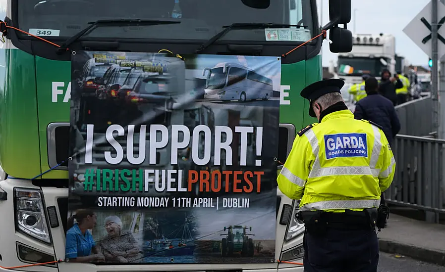 Fuel Protest Ends As Hauliers Leave Dublin