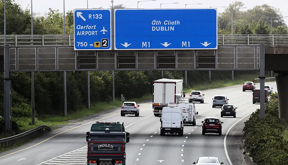 Man (30S) Dies After Car Crashes Into Motorway Barrier