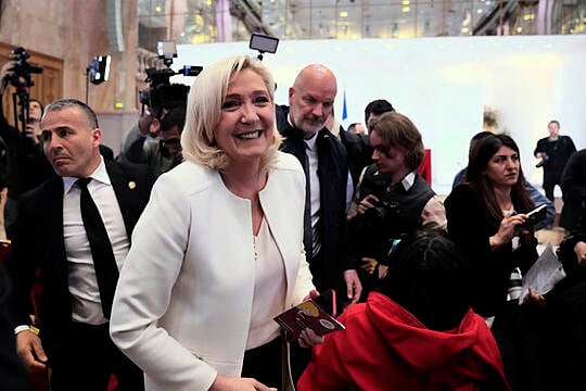 Le Pen Warns Against Sending Weapons To Ukraine