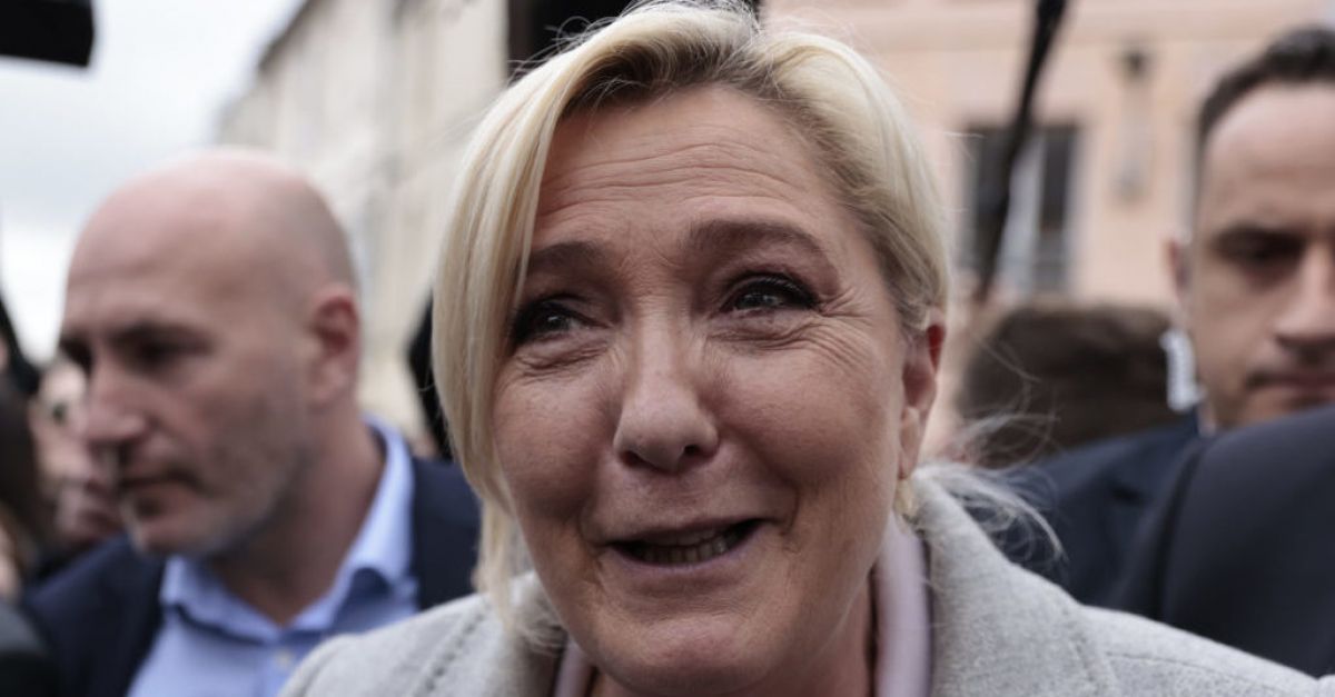 marine le pen teeth