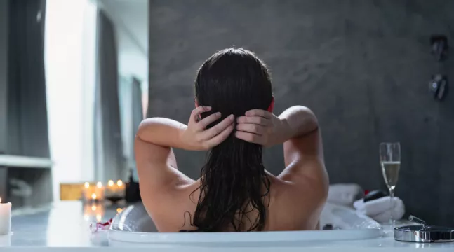 Is It Bad To Wash Your Hair In The Bath?