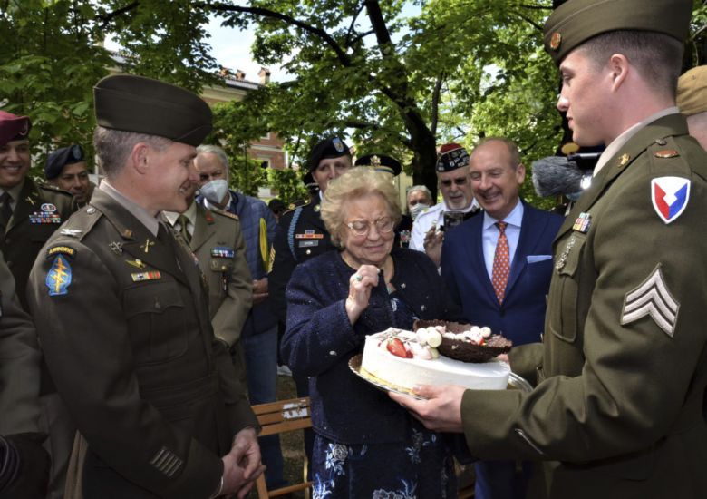 Italian Woman (90) Gets Birthday Cake 77 Years After It Was Taken By Liberators