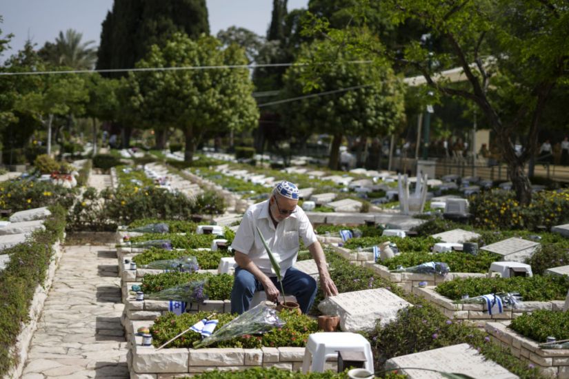 Sirens Wail And People Pause As Israel Commemorates War Dead