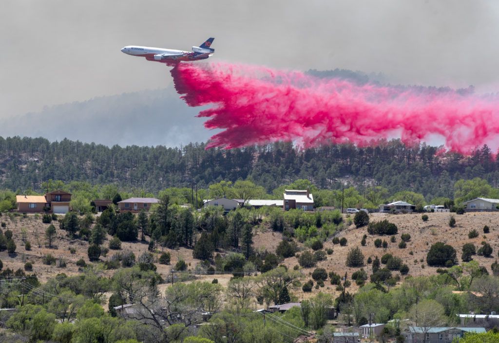Güçlü rüzgarlar New Mexico yangınını dağ kasabası Las Vegas'a doğru itebilir