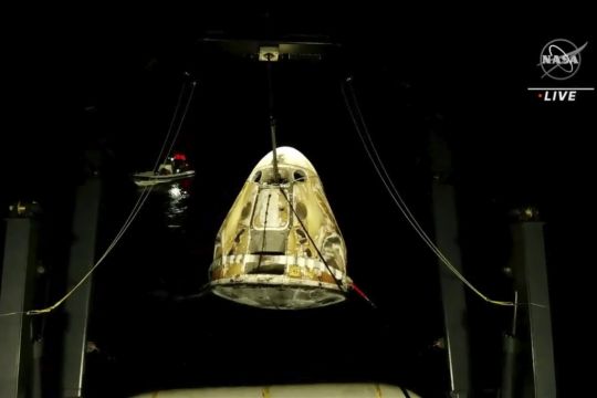 Spacex Brings Four Astronauts Home With Midnight Splashdown