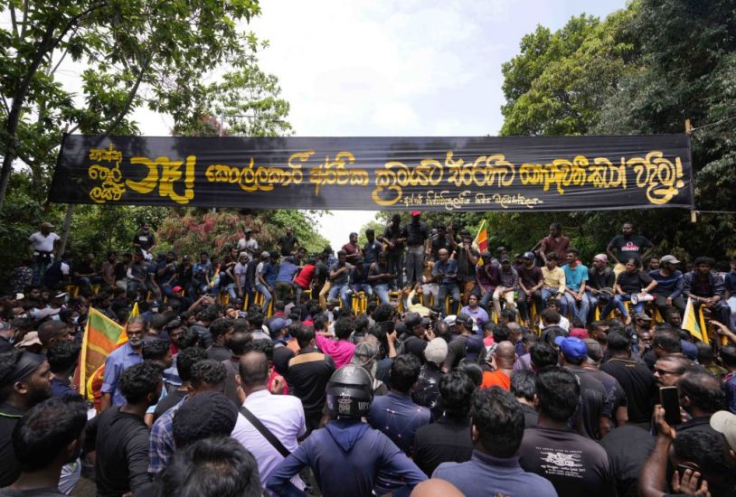 Sri Lankan Protesters Bring Transport To Near-Standstill Amid Economic Crisis