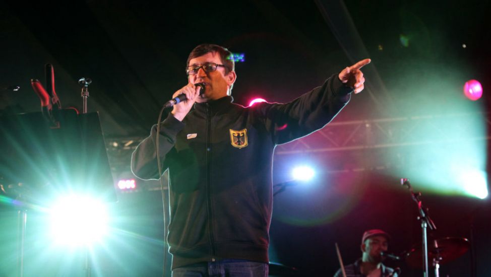 Pub-Goers Enjoy Free Drinks Around Ireland And Uk Thanks To Musician Paul Heaton