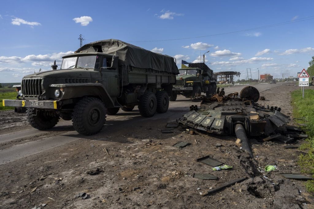 Ukrayna, Rus birliklerinin Harkov çevresinden çekildiğini söyledi