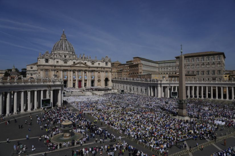 Pope Rallies From Knee Pain To Proclaim 10 Saints