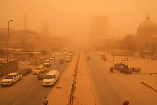 Iraqi Merchants Struggle On Amid Series Of Strong Sandstorms