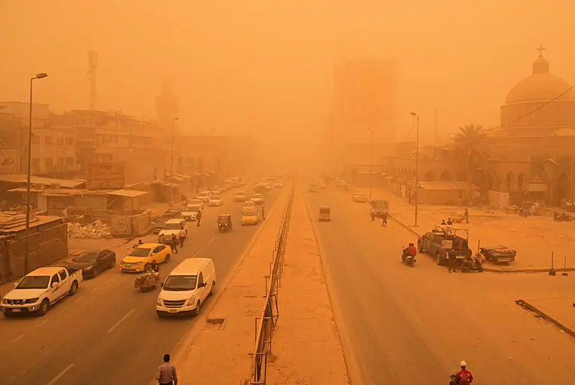 Iraqi Merchants Struggle On Amid Series Of Strong Sandstorms