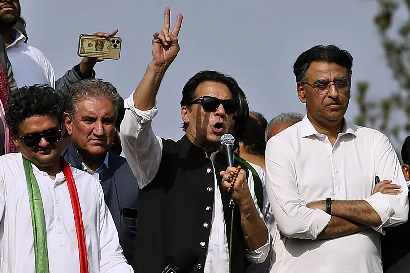 Pakistan’s Former Pm Imran Khan Calls Off Planned Sit-In But Demands Vote