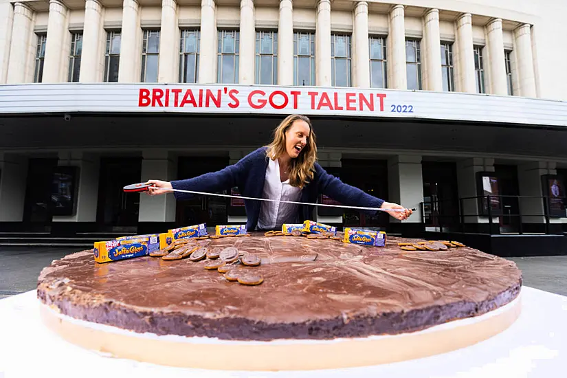 Former Bake Off Champion Unveils World’s Largest Jaffa Cake