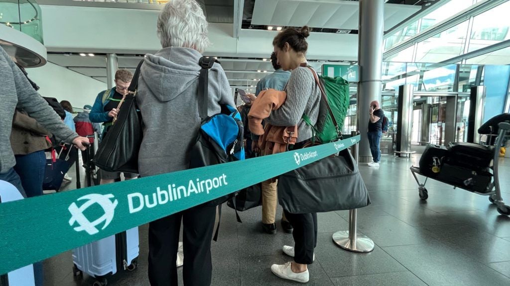 TDs blame low pay and ‘rubbish’ worker contracts for Dublin Airport queues