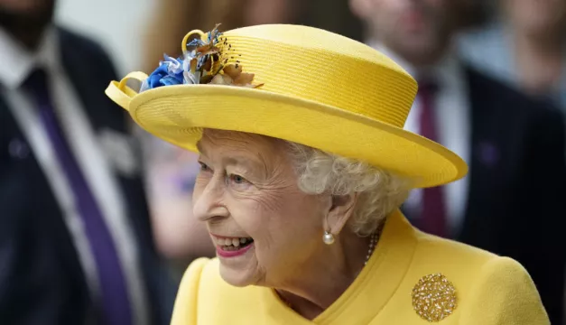 Queen Elizabeth’s Flight Aborts Landing Due To Lightning Storm – Report