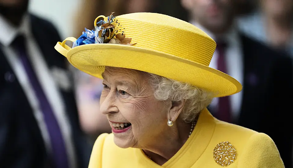 Queen Elizabeth’s Flight Aborts Landing Due To Lightning Storm – Report