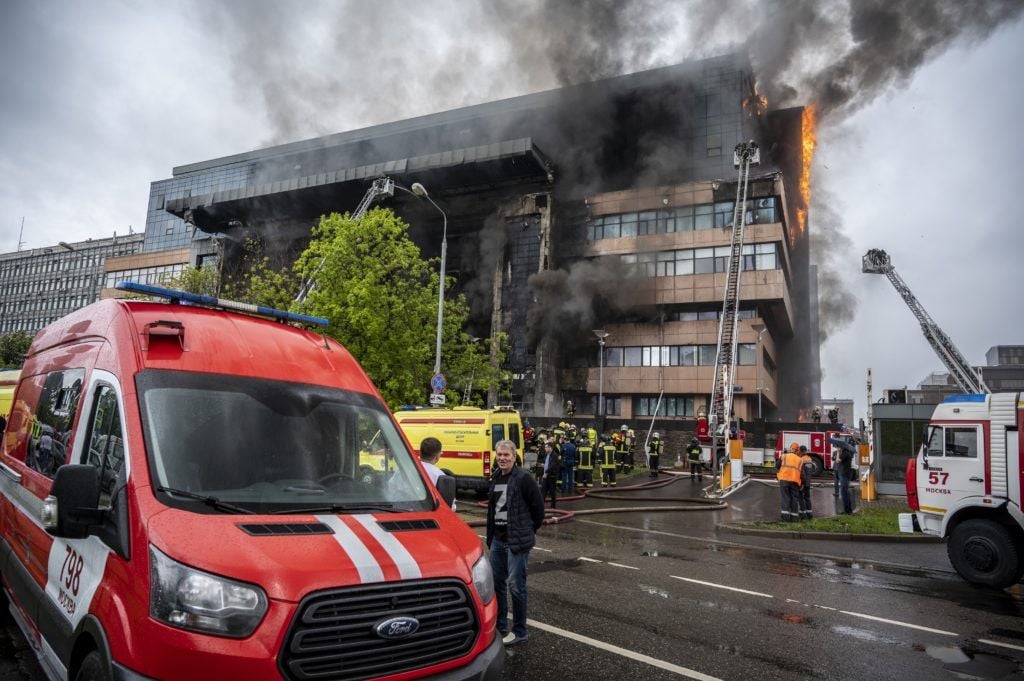 Yangın Moskova'daki iş merkezini sardı
