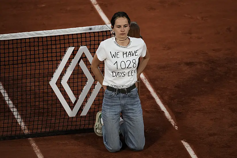 Protester Delays French Open Semi-Final