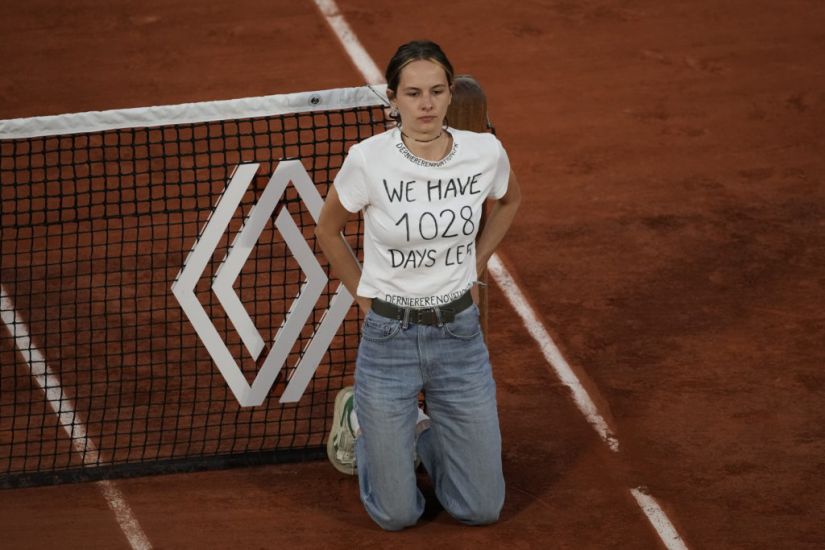 Protester Delays French Open Semi-Final