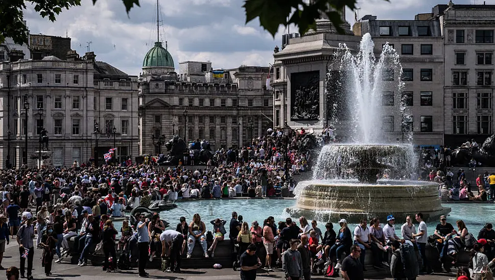 Uk Police Briefly Evacuate London's Trafalgar Square Over Suspect Car