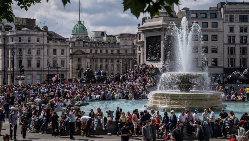 Uk Police Briefly Evacuate London's Trafalgar Square Over Suspect Car