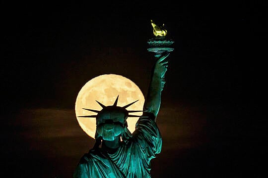 Supermoon Delights Skygazers Around The Globe